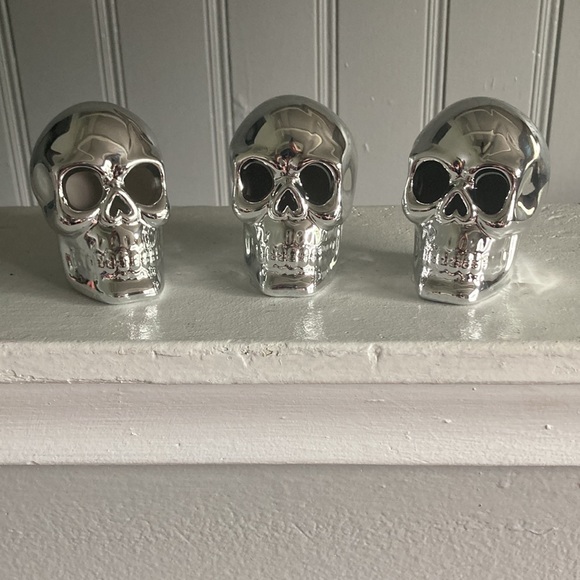 NWT Set of 3 Ceramic- Silver Pearl Finish Halloween Skull 💀 Decorations - Picture 15 of 17